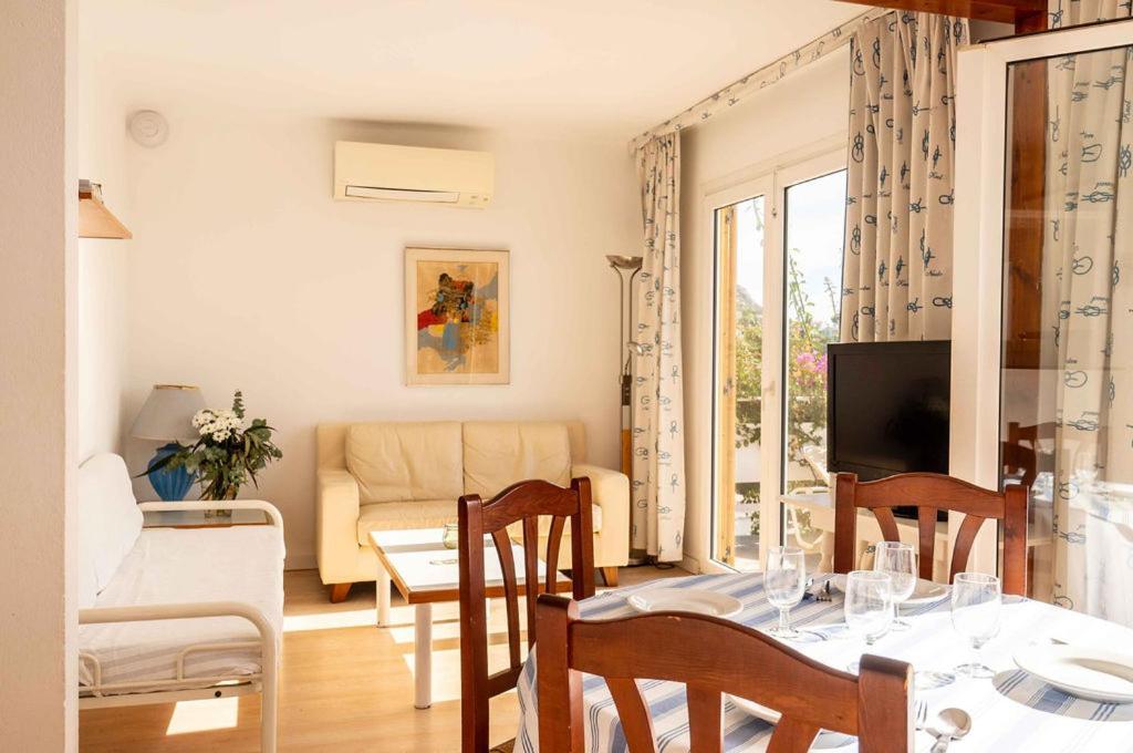 Santa Llucia Apartaments Росес Екстериор снимка